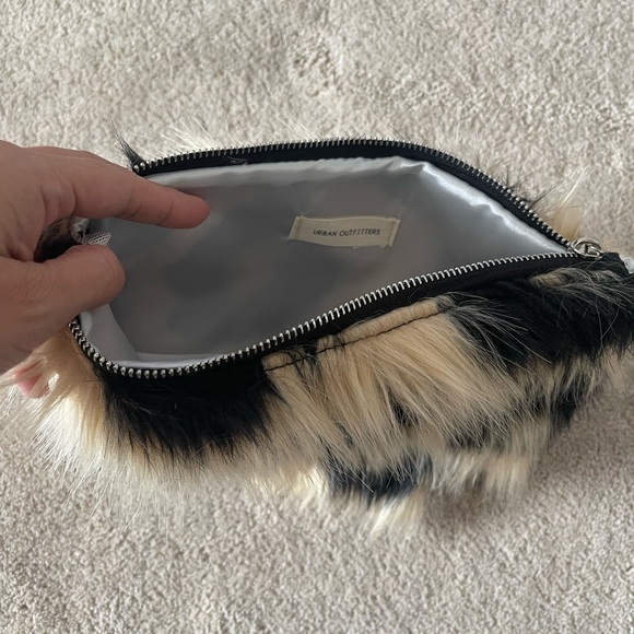 NWOT Fuzzy clutch with zipper - Picture 2 of 3